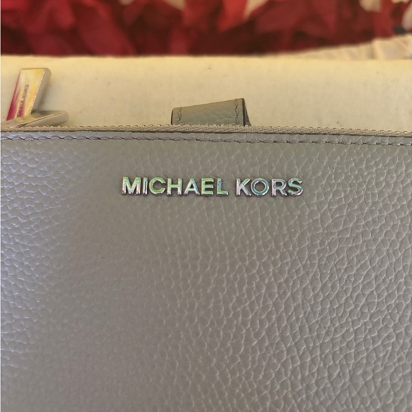 Michael Kors Adele Leather Smartphone Wallet Wristlet - Picture 8 of 9